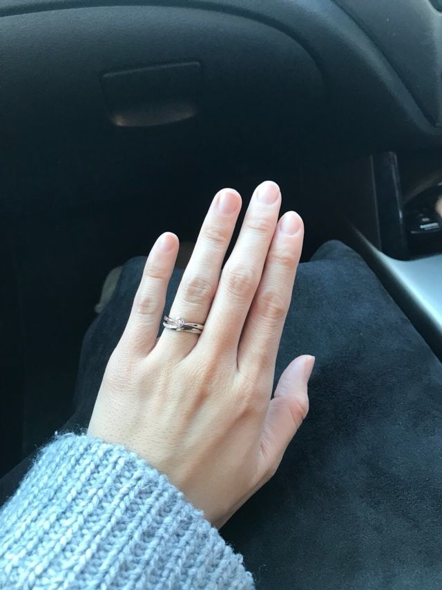 婚約指輪と結婚指輪を一緒につけてみました。