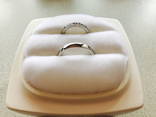 ケースも真っ白で、また木箱に入っており、高級感があります。