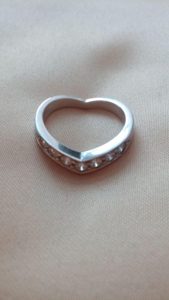 ダイヤが小さいので、お仕事でも邪魔になりません