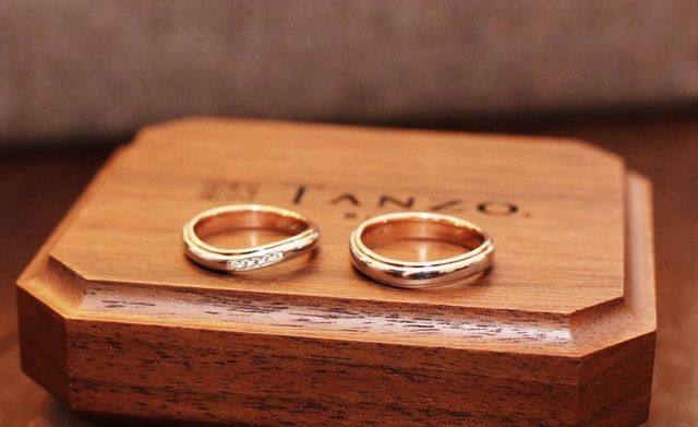  S字カーブで、ピンクゴールドのコンビです。