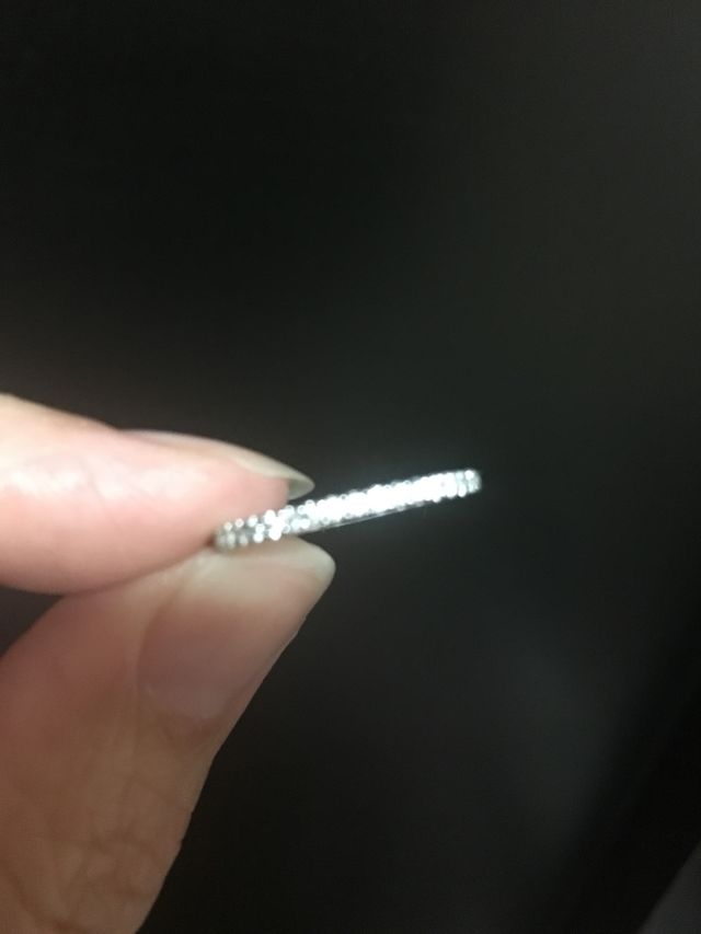 ハーフエタニティリングです。