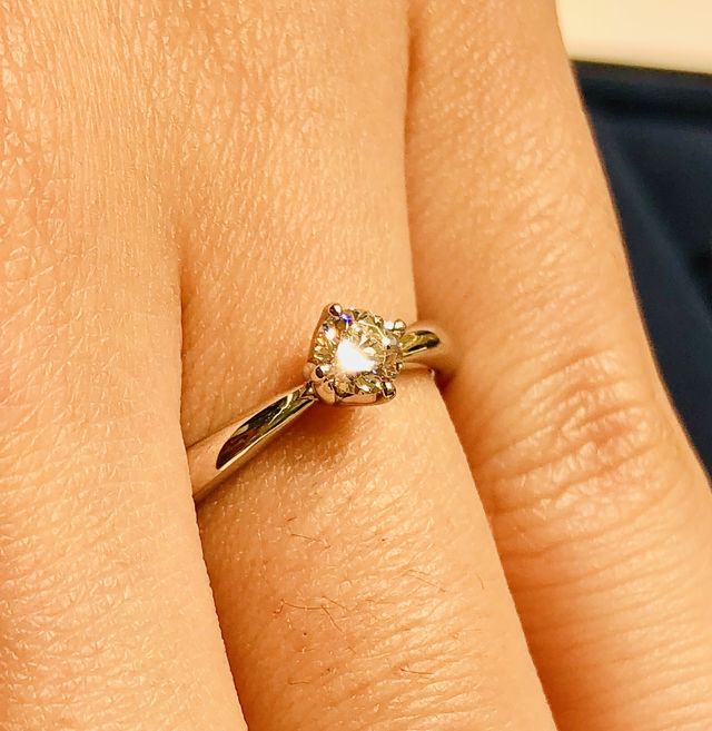 ワンポイントのダイヤモンドが可愛いらしいです。