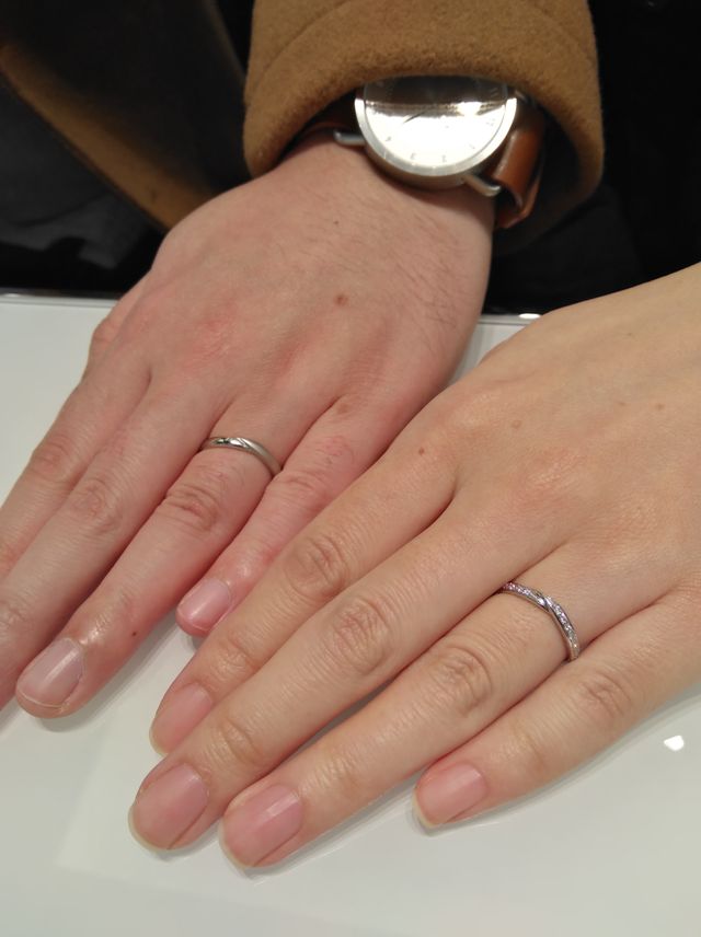 男性リングは部分マット仕上げにしました。