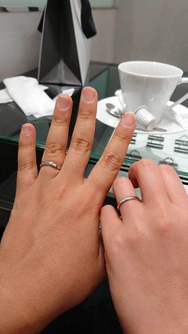 お互い気に入ったデザインを選びました。大満足の指輪です。