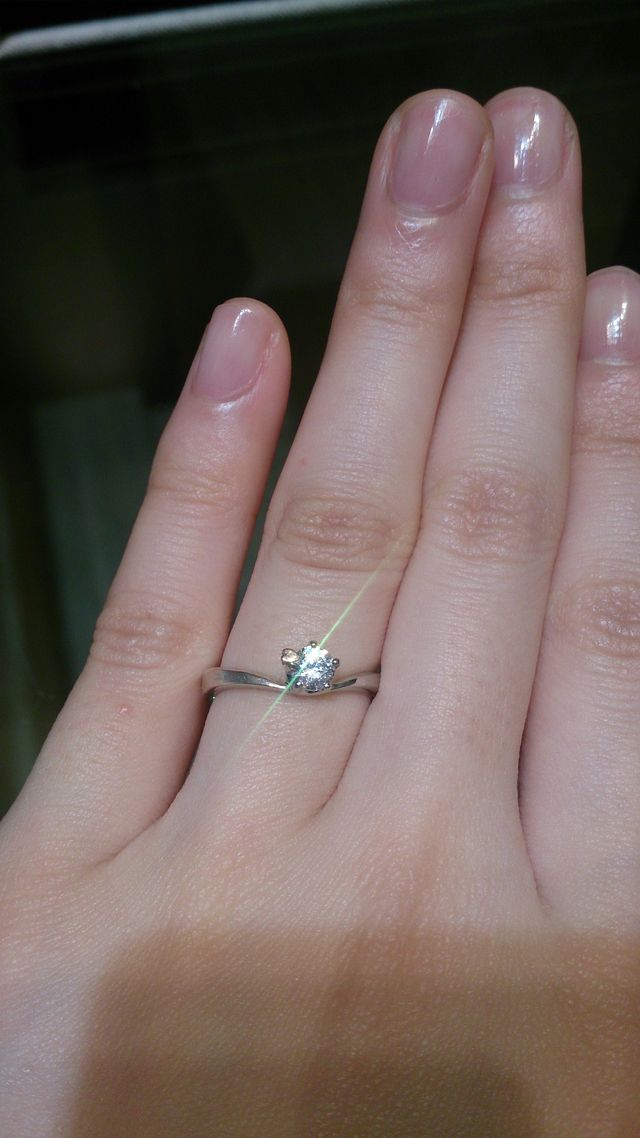 桜の花びら型の爪がとても可愛い