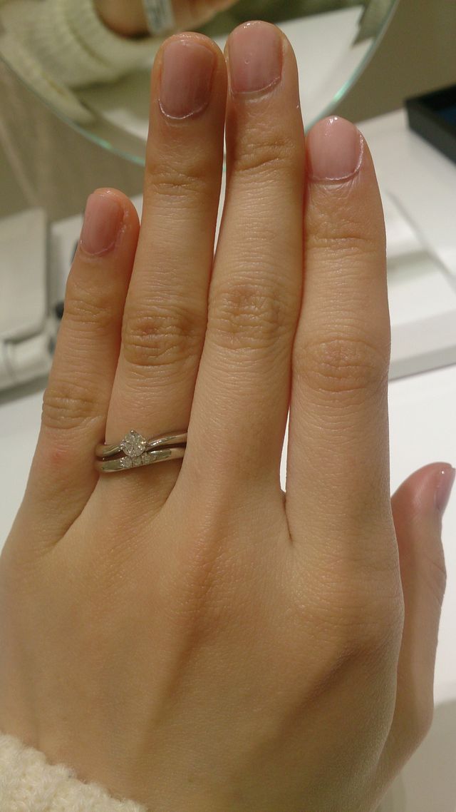 エンゲージリングと重ね付けしてみました。