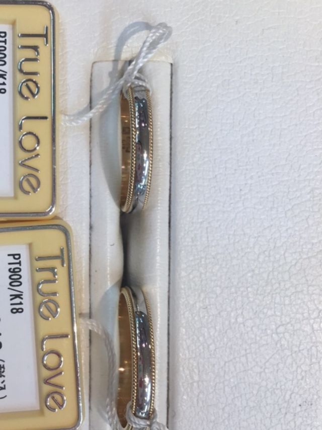 ゴールドのフレーム