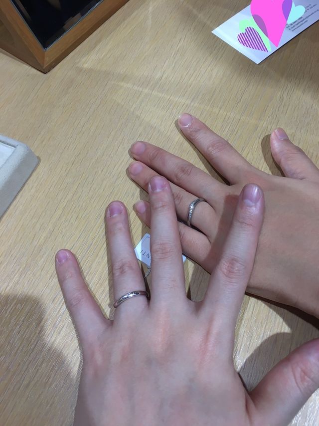 真ん中が大きいダイヤ