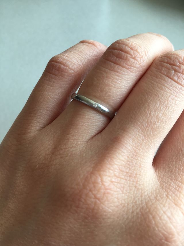 シンプルな結婚指輪です。