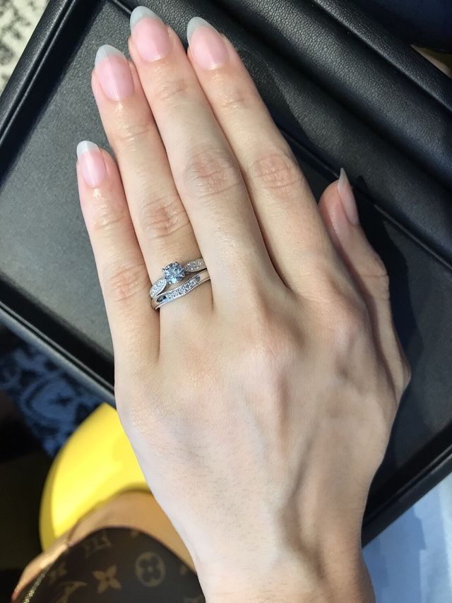 婚約指輪と結婚指輪の重ね付け