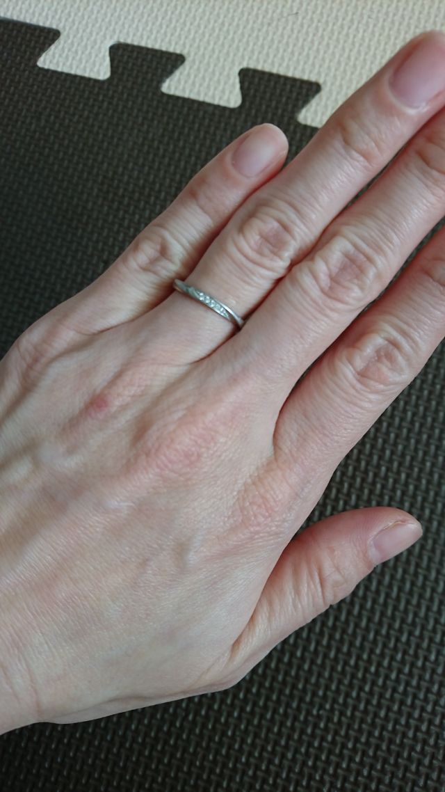 シンプルだけど、少しキラキラしててお気に入りです。