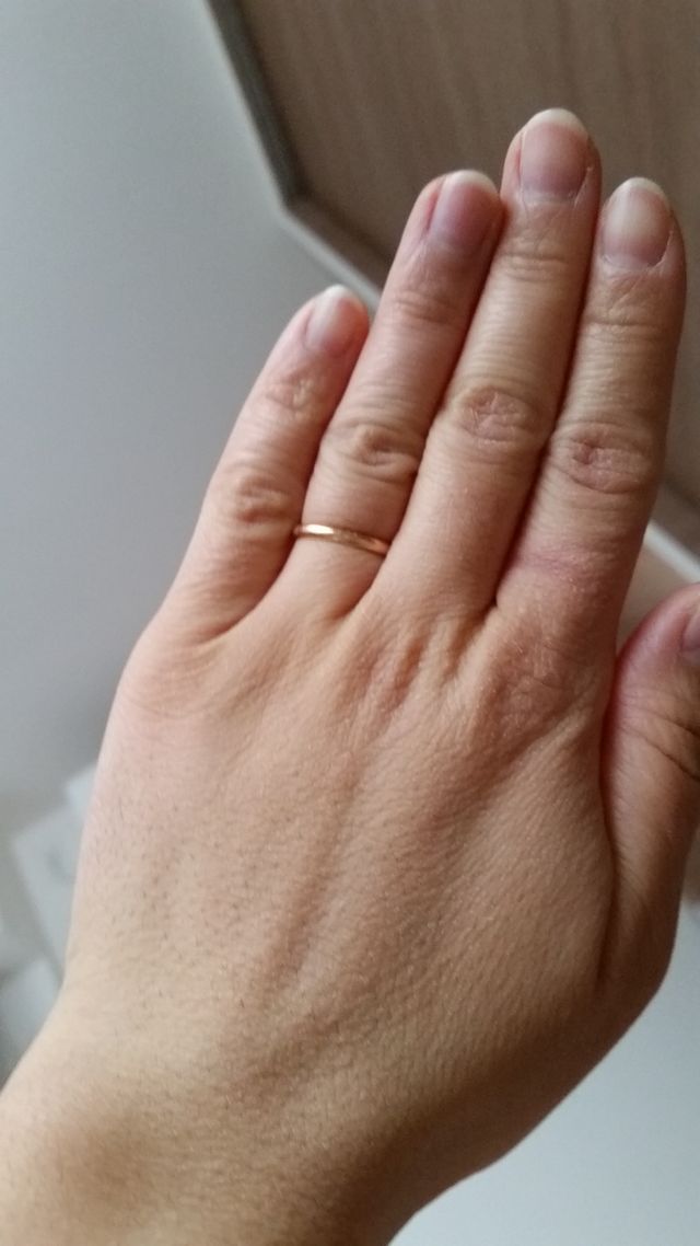 手の甲から撮影