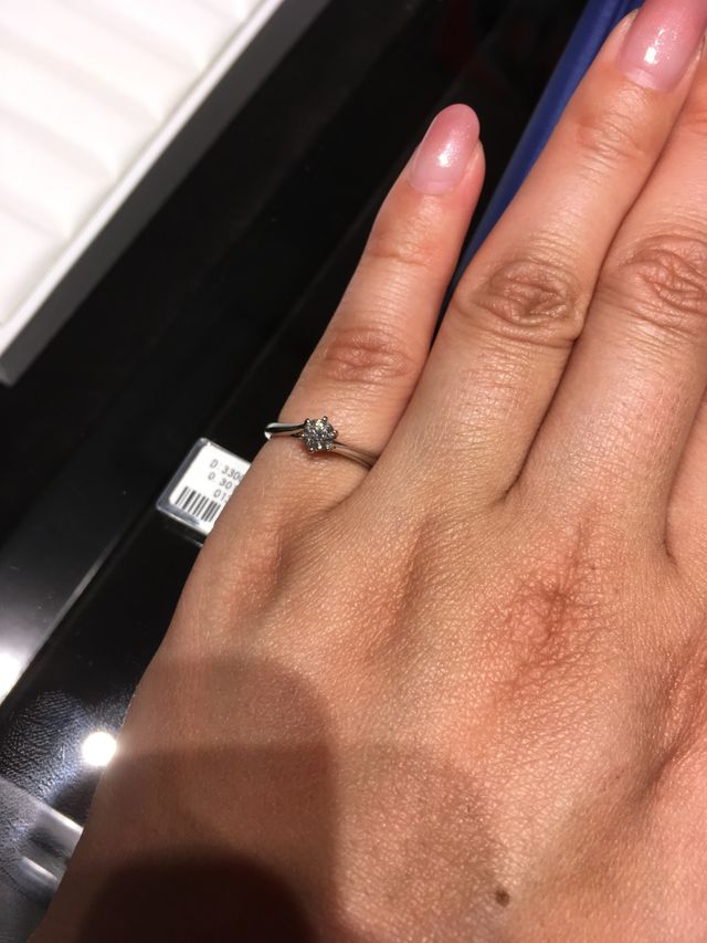 ever afterというデザインのリングです。