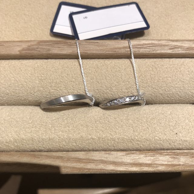 緩やかなウェーブでフィット感が良い指輪