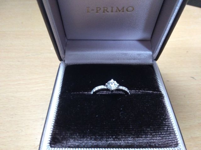 リリウムという指輪です。意味は「純潔」「永遠」を表してます。