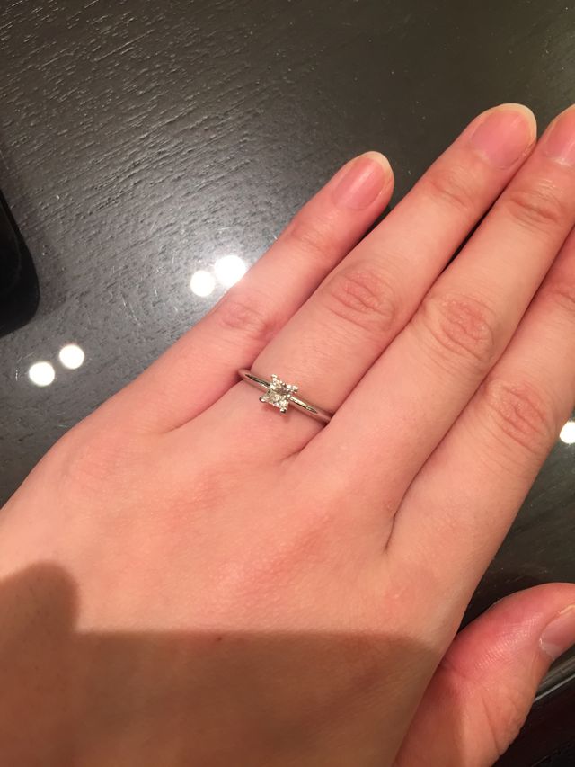 人とかぶらないプリンセスカットのダイヤモンドリング