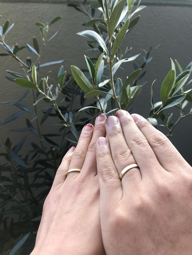 内側に結婚記念日と名前を掘っていただきました