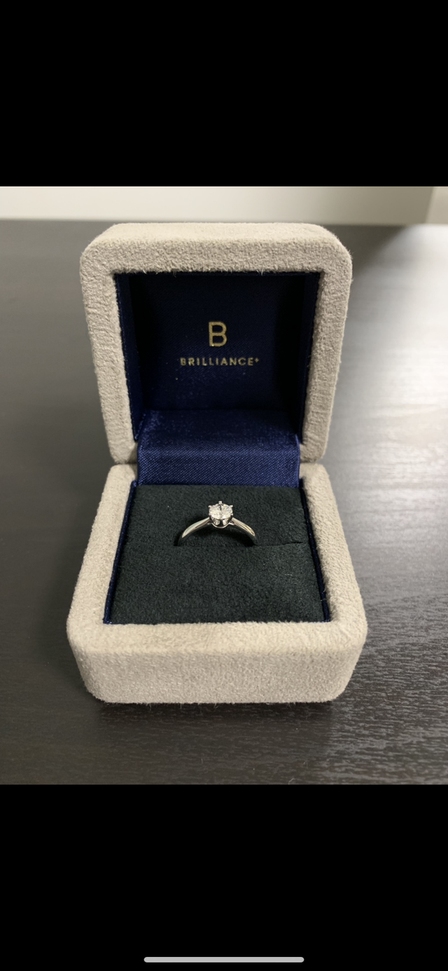 購入した婚約指輪です。大きさも質も大変満足です。