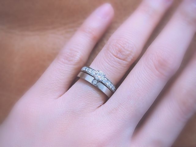 婚約指輪との重ね付けです