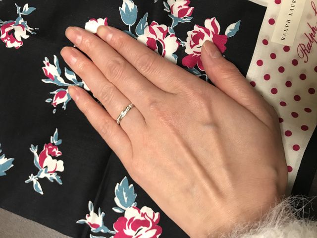 ダイヤがたくさんついているのに上品で気に入りました！