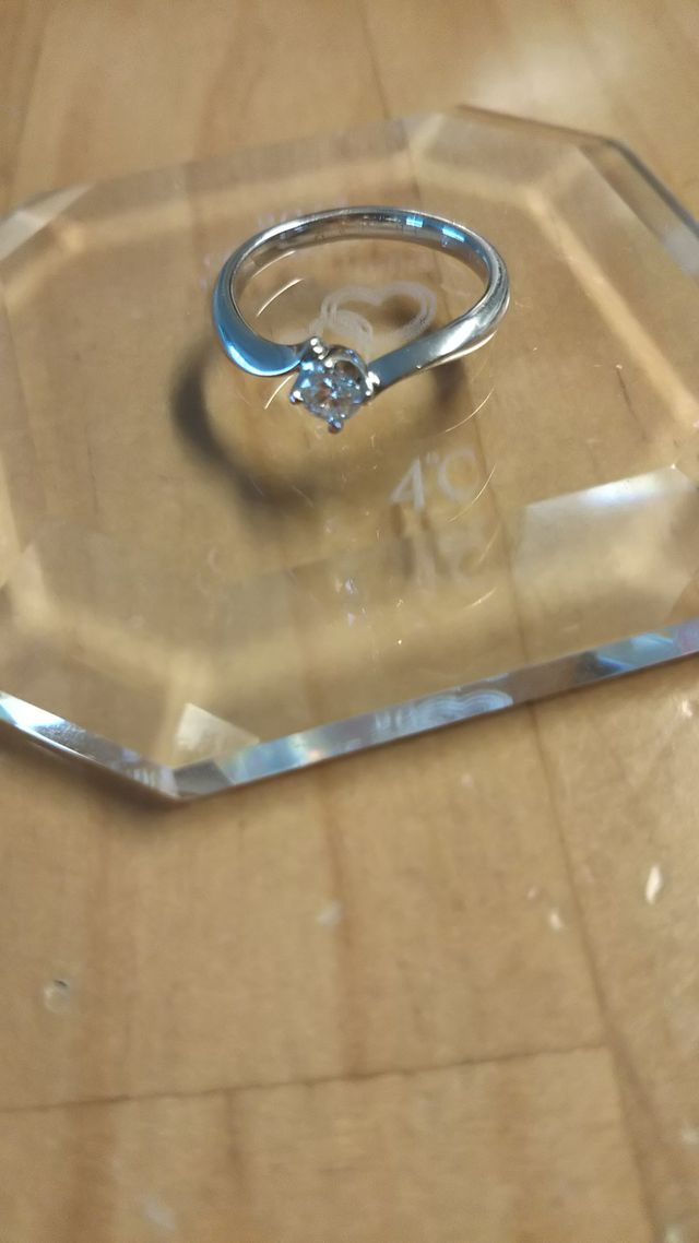 ウェーブがかってるのではめた時に指の形が綺麗に見えます！