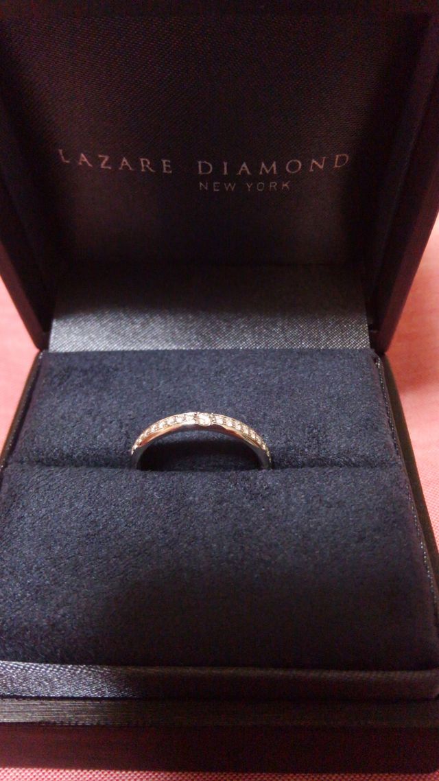 すごくキラキラしてて綺麗なリングです!