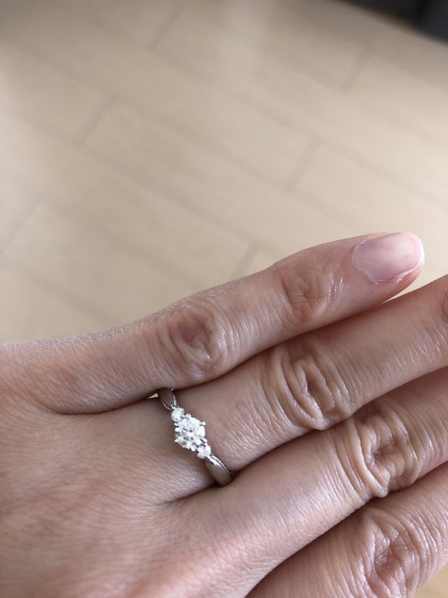 中央ダイヤ0.203カラット、サイドダイヤ0.052カラット