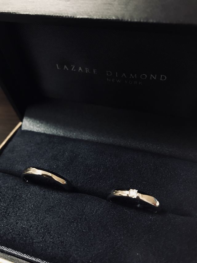 1粒ダイヤモンドが大きい。