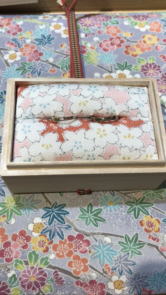 和柄がとても素敵です。上品に見えます。