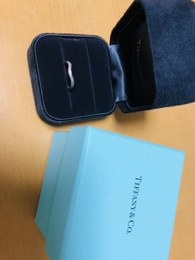 指輪と購入時の箱