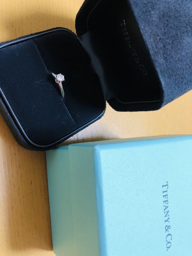 指輪と購入時の箱