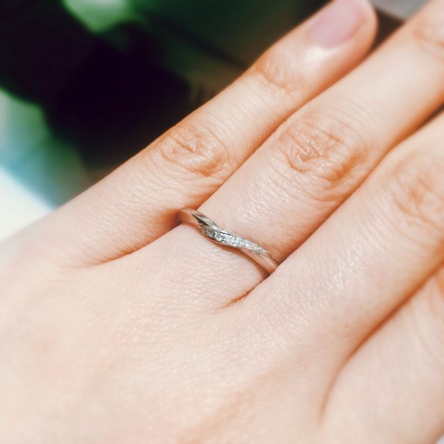 V字ですが、ダイヤのつき方のおかげか、ナチュラルに見えます！