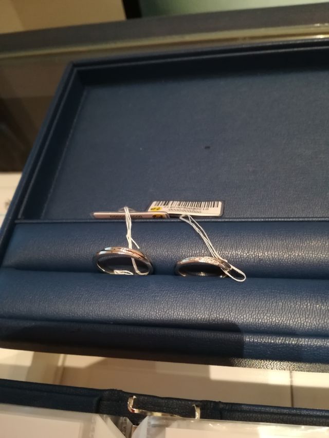 ストレートラインですが、ゆるやかにウェーブが入ってします。