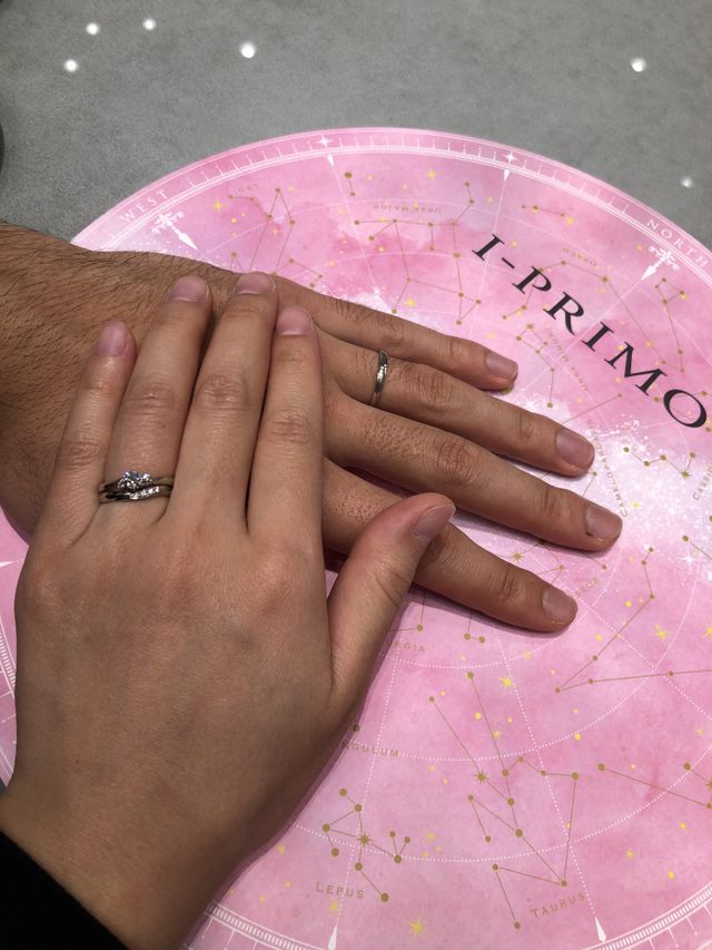 エンゲージリングと2人のマリッジリングです。