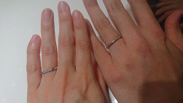 ストレートで５石ついたシンプルなデザイン