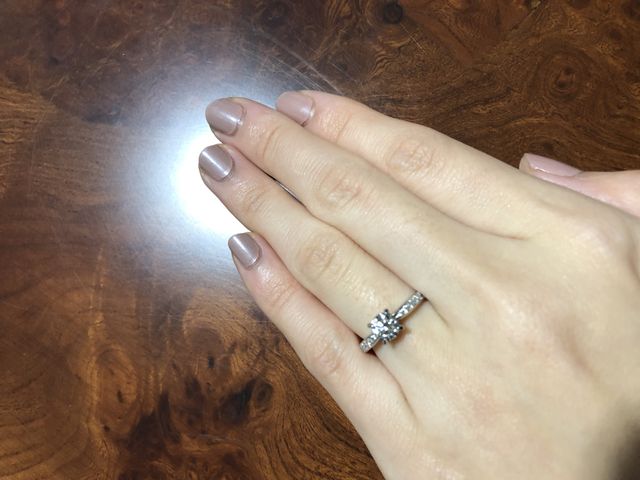 5.5カラットでダイヤがとても綺麗。中に刻印を入れました。