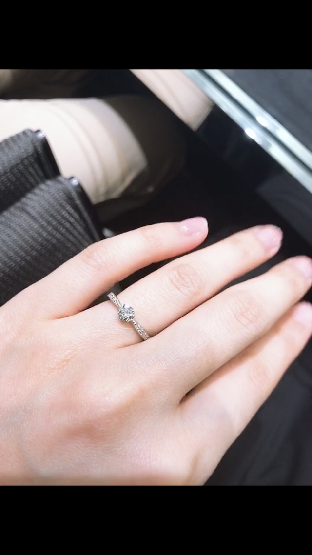 中心に向かって細くなるデザインが気に入りました。