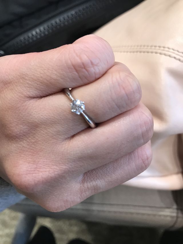 シンプルで品がある指輪