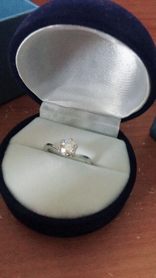 0.7カラット
トリプルE
Dカラーでとても満足です！