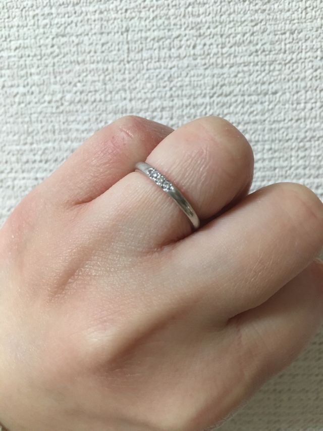 細身でシンプルなデザインです。