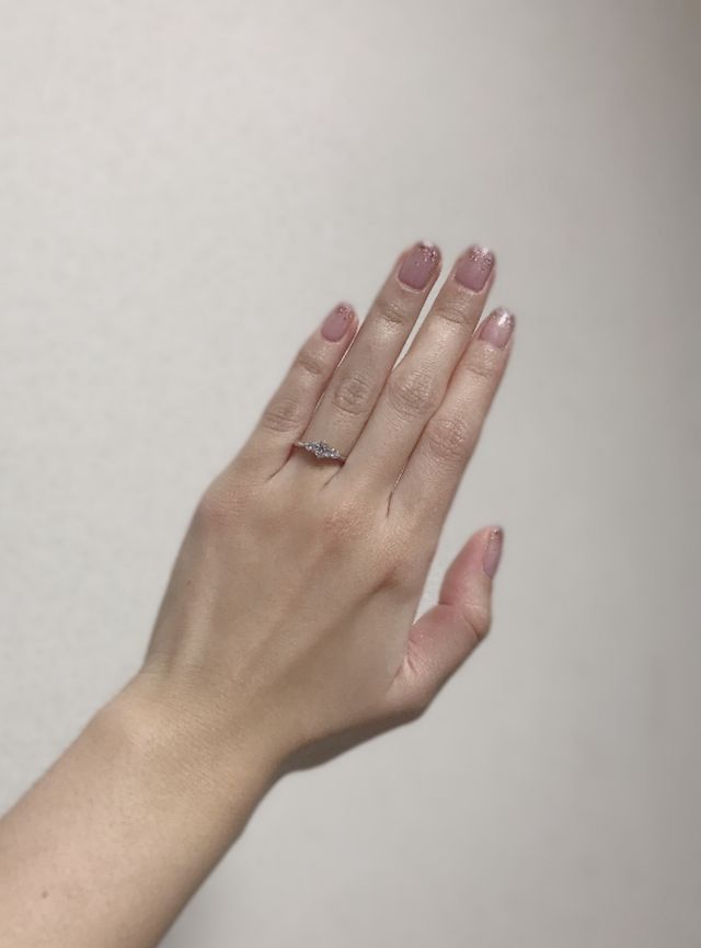 遠目から見てもゴージャスで、この指輪にして良かったです。