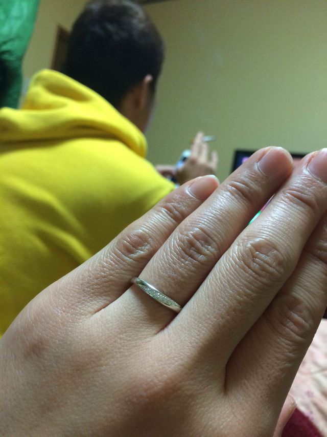 とてもシンプルですが、高い指輪に負けない存在感です