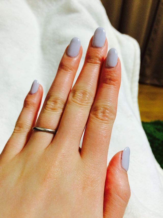 極力シンプルでワンポイントにストーンがあしらわれています。