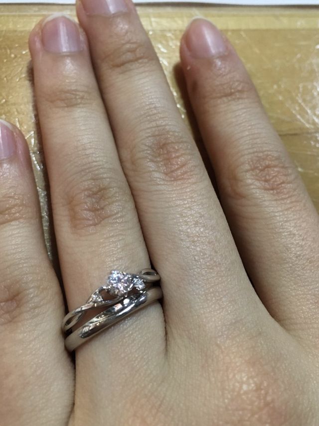 上が雅の婚約指輪、下が葵山葵の結婚指輪です。
