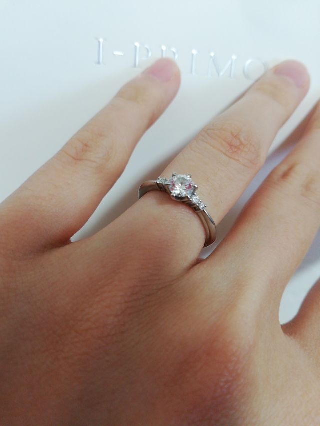 婚約指輪らしいデザインに惹かれました。大変気に入ってます。