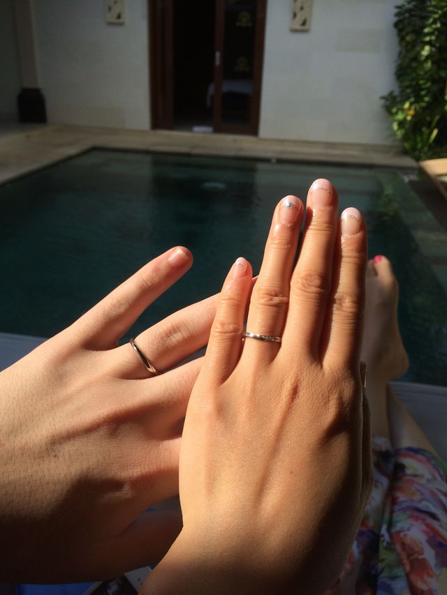 指がキレイに見えるV字のデザインにしました