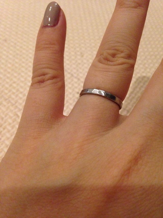 指にはめた時の写真