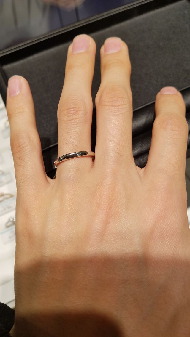 新郎(私)の結婚指輪の写真です。