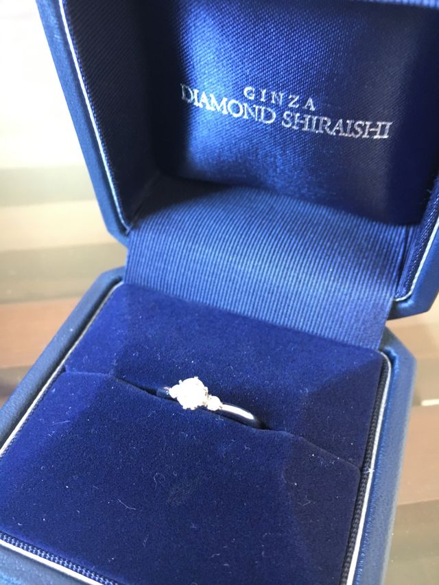 ジャスミンのデザインに一目惚れ。花言葉は愛らしさ。