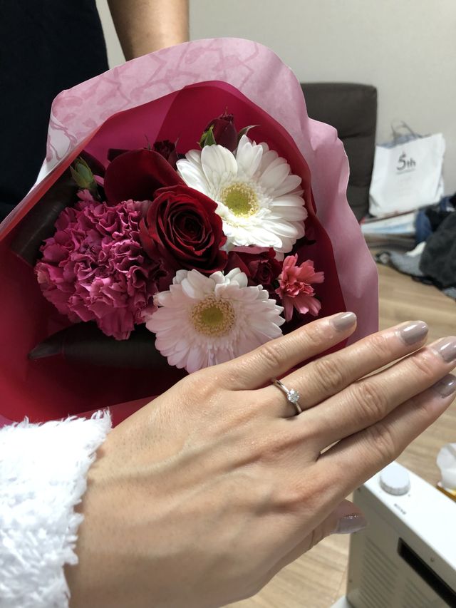 ダイヤモンドの輝きが綺麗でキラキラとゴージャスに光ります